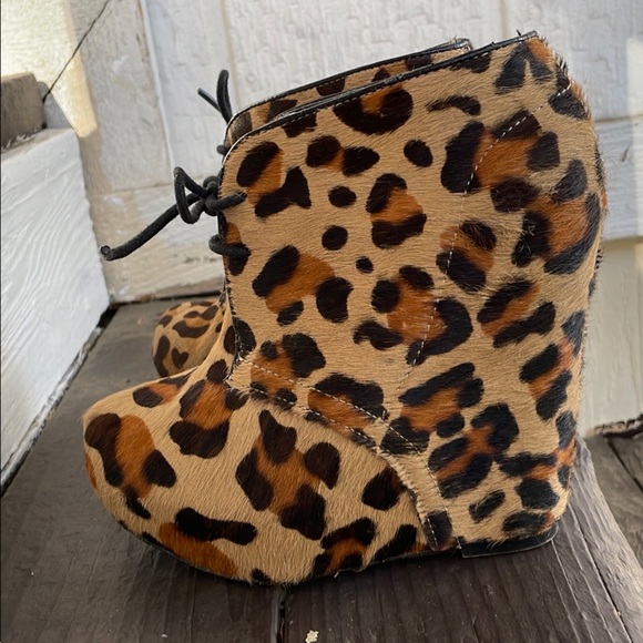 Steve Madden Platform Ankle-Boot Wedge High Heels. Cheetah Print. Size 6M - Picture 2 of 8